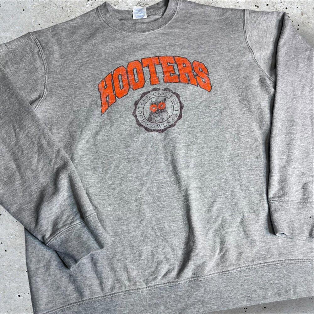 Port & Company Hooters Gray Crewneck Sweater Sweatshirt Womens‎ Size L - B3